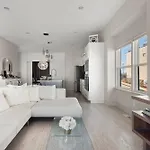 Stella | Downtown Gulch | 7 Min Drive To Broadway! Holiday home Nashville