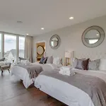 Holiday home The Augustine! | Views, Gym, Walk To Gulch *