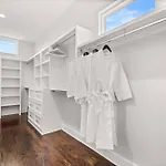 Hill House | Walk To Gulch! Sauna, Hot Tub, Gym! * Nashville