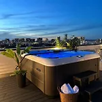 Archer House | Hot Tub Rooftop | Downtown Luxury! Holiday home Nashville