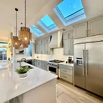 Archer House | Hot Tub Rooftop | Downtown Luxury! *