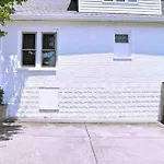 Holiday House! Hot Tub, Marg Machine, Walk 12South