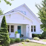 Holiday House! Hot Tub, Marg Machine, Walk 12South