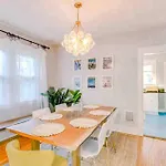 Holiday home House! Hot Tub, Marg Machine, Walk 12south *