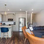 Cumberland Emerald - Walk To Dining