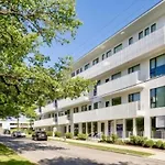 Amazing Downtown W Pool And Free Parking Apartment