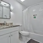 Nest: Renovated Retreat Near Bna
