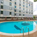 Two On Music Row That Sleeps 14 With Pool And Parking Holiday home