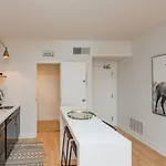 Two On Music Row That Sleeps 14 With Pool And Parking Holiday home