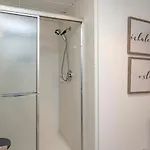 Holiday home Two On Music Row That Sleeps 14 With Pool And Parking
