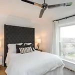 Two On Music Row That Sleeps 14 With Pool And Parking Nashville