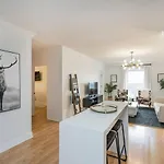 Holiday home Two On Music Row That Sleeps 14 With Pool And Parking *