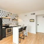 Two On Music Row That Sleeps 14 With Pool And Parking *