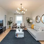 Two On Music Row That Sleeps 14 With Pool And Parking Holiday home *