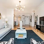 Holiday home Two On Music Row That Sleeps 14 With Pool And Parking *