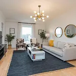 Two On Music Row That Sleeps 14 With Pool And Parking *