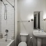 Trendy 3 Bdr For 8 Heart Of Nash Near 5 Points Holiday home