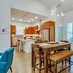 Holiday home Modern Duplex - 1 Mile From Robust Nightlife