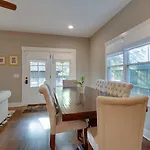 Holiday home Perfect For Groups - Fenced-in Yard Pet Friendly *