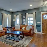 Perfect For Groups - Fenced-in Yard Pet Friendly