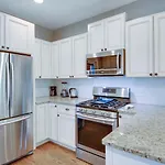 Perfect For Groups - Fenced-in Yard Pet Friendly Holiday home