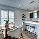 Quiet - Prime Locale Within Mins To Dt Holiday home Nashville