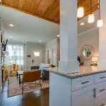 Charming - Near Dt Pet Friendly Holiday home