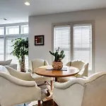 Quiet - Prime Locale Within Mins To Dt Holiday home *