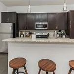 1 Bedroom Loft Near Centennial Park