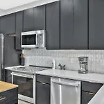 Penthouse View Flat Modern Design With Balcony Nashville