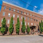 1 Bdr Loft Centrally Located In West End