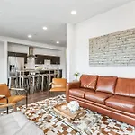 Chic Condo For 8 In Desirable Gulch Neighborhood