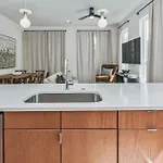 Beautiful Condo - Walkable - Sleeps 10