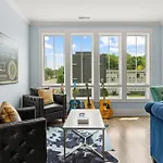 Chic Townhome For 8 W Rooftop