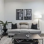 Centennial Park Condo Near Broadway Sleeps 4