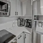 Luxe Loft With Speakeasy Parking And 2 Mi To Broadway *