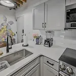 Luxe Loft With Speakeasy Parking And 2 Mi To Broadway
