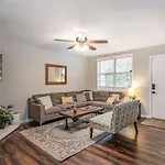 Apartment 3 Units - Sleeps 24 - Mins To Downtown And Airport