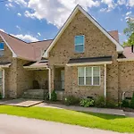 Huge Home For Groups Near Downtown