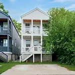 Downtown Oasis Sleeps 12 And 1 And A Half Miles To Broadway