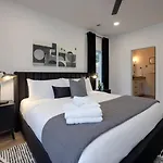 Holiday home Skyline Luxury - Rooftop Deck- King Suites-garage