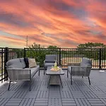 Skyline Luxury - Rooftop Deck- King Suites-garage Holiday home
