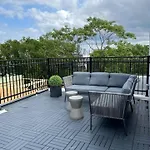 Skyline Luxury - Rooftop Deck- King Suites-garage Nashville
