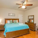Comfy 2 Kitchen Home