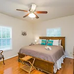 Comfy 2 Kitchen Home