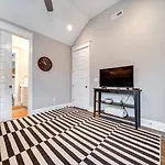Nell's Haven Two Miles To Downtown & Broadway Holiday home Nashville