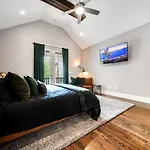 Holiday home Nell's Haven Two Miles To Downtown & Broadway