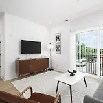 3 Miles To Downtown Broadway Bars - Walk To Coffee From Condo