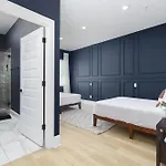 3 Miles To Downtown Broadway Bars - Walk To Coffee From Condo