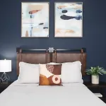 3 Miles To Downtown Broadway Bars - Walk To Coffee From Condo